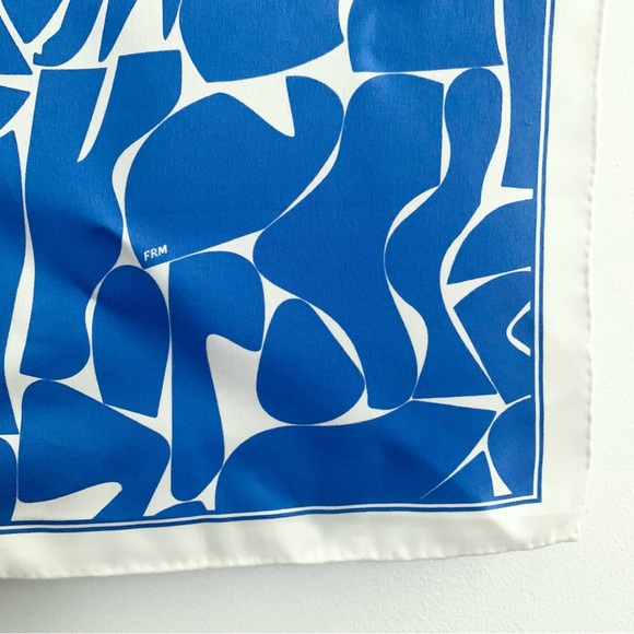 Frame Denim Blue White Abstract Silk Scarf NWOT - Picture 5 of 7